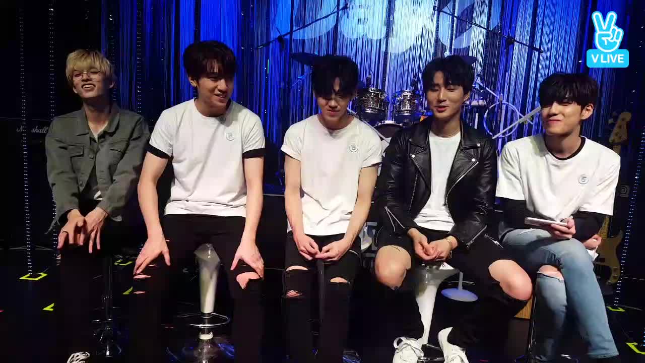 thumbnail DAY6는 콘서트 비하인드 토크 중 EP.10🎤