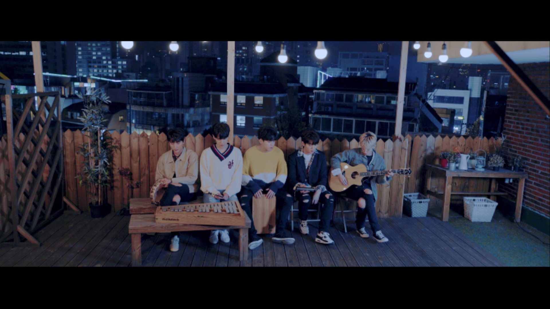 thumbnail DAY6(데이식스) "혼자야(All Alone)" M/V