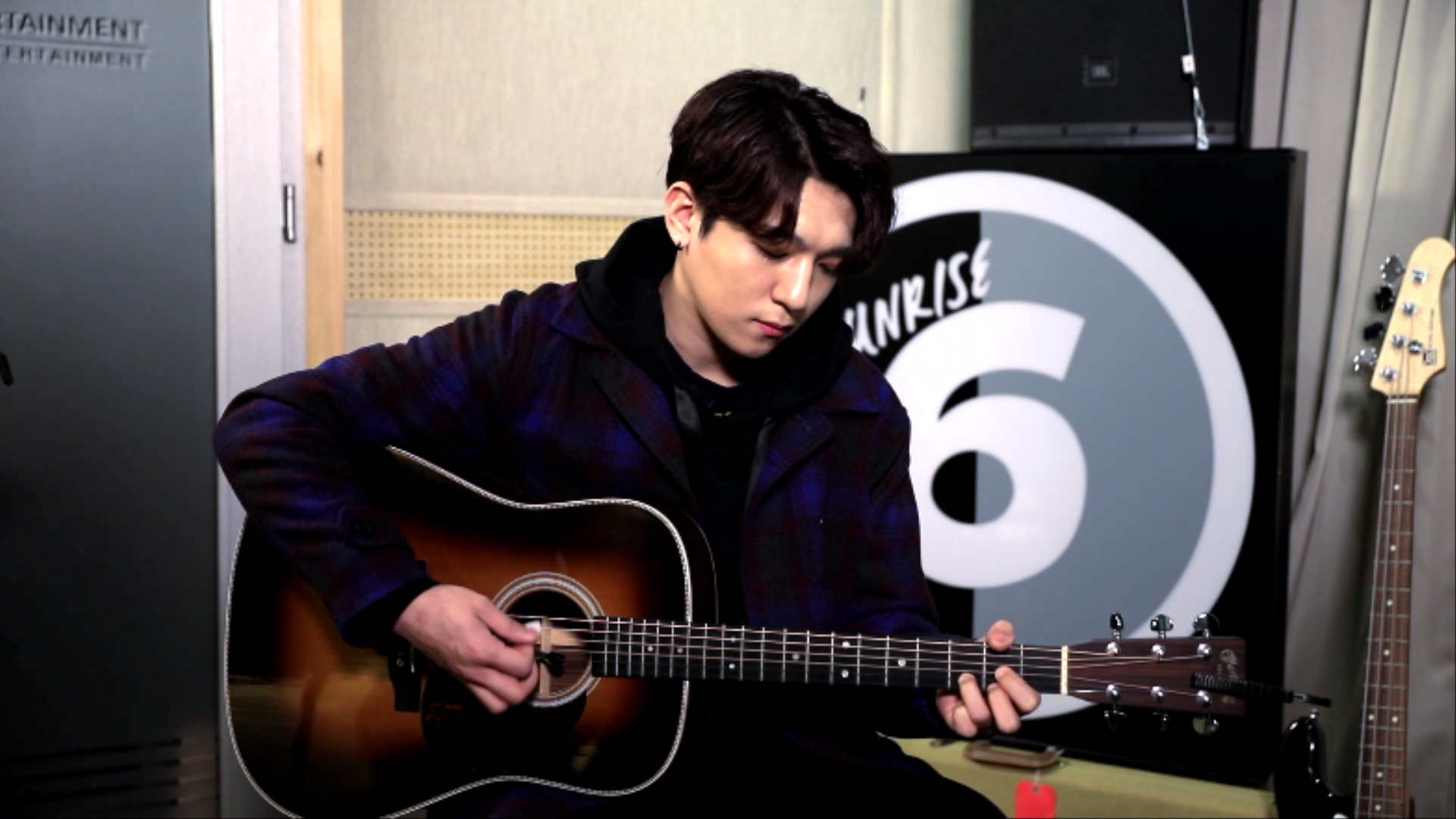 thumbnail DAY6(데이식스) 내 악기를 소개합니다 #1 성진