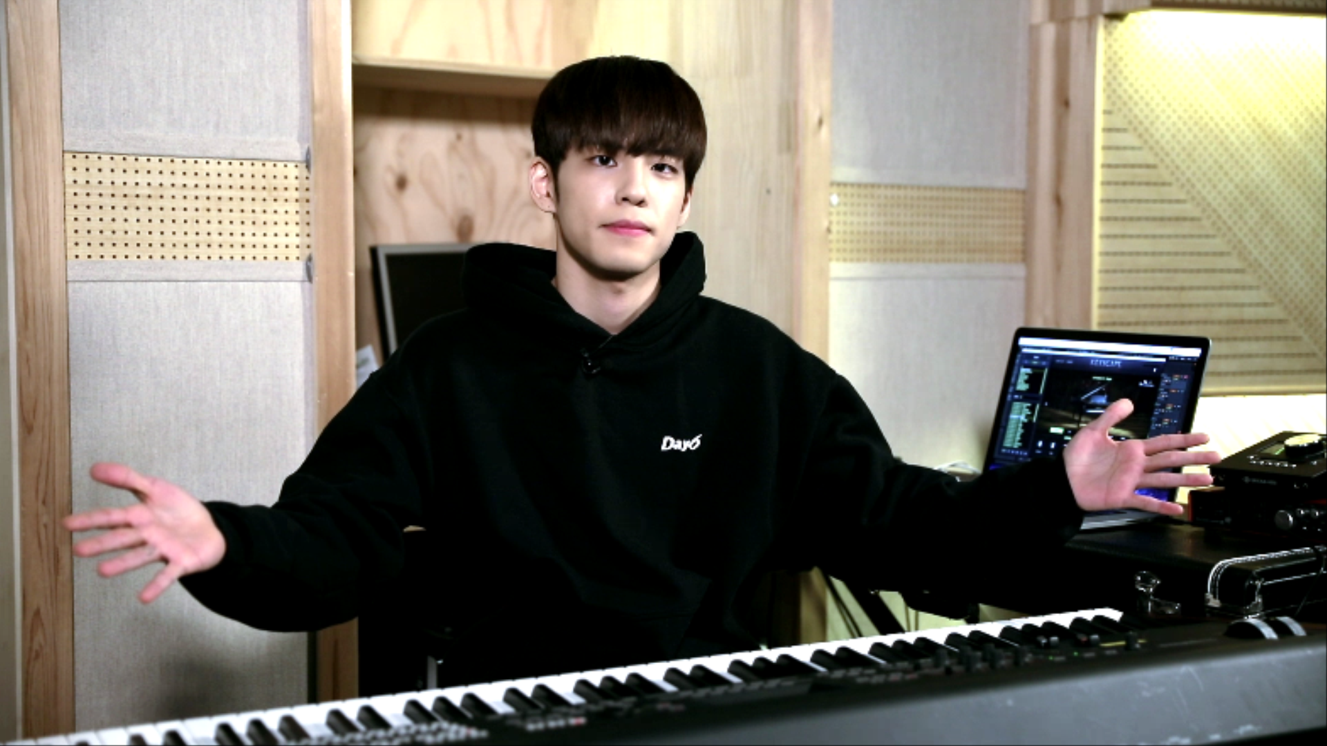 thumbnail DAY6(데이식스) 내 악기를 소개합니다 #2 원필