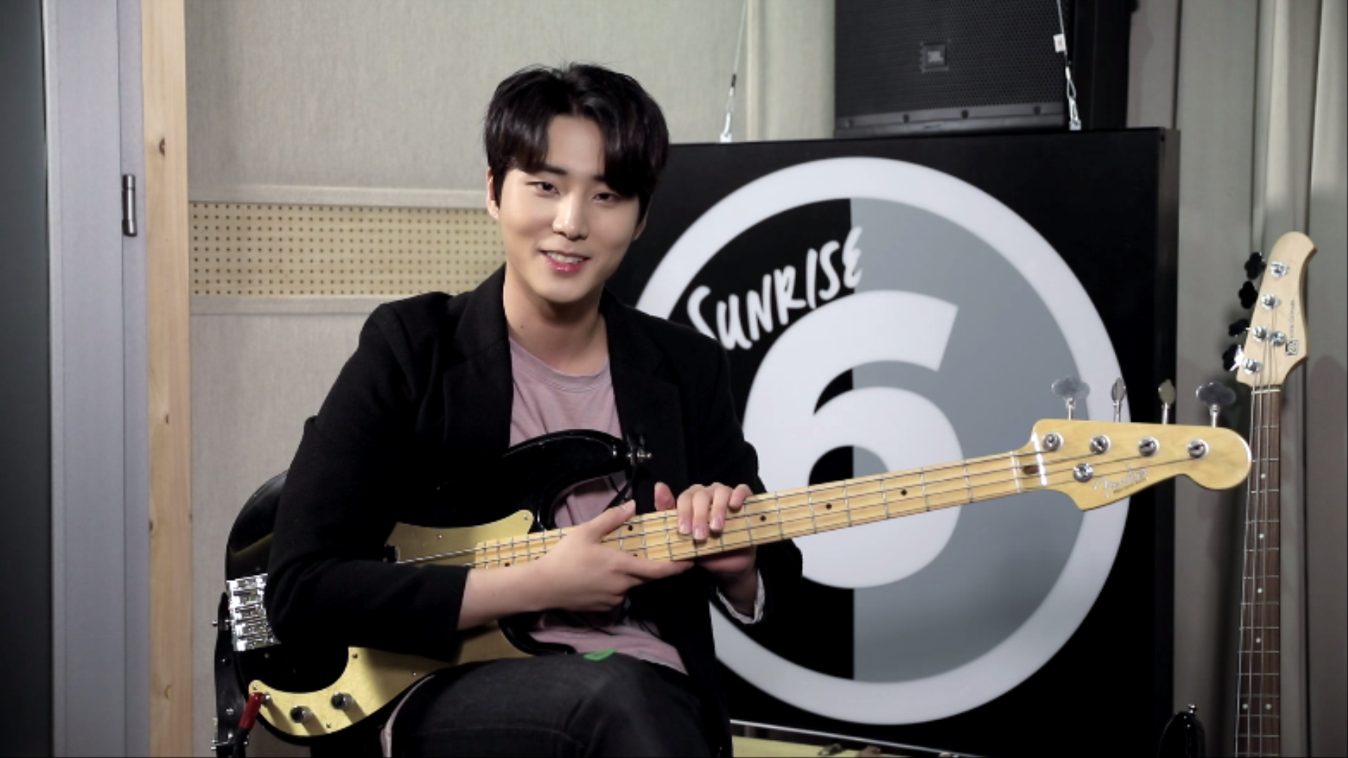 thumbnail DAY6(데이식스) 내 악기를 소개합니다 #5 Young K