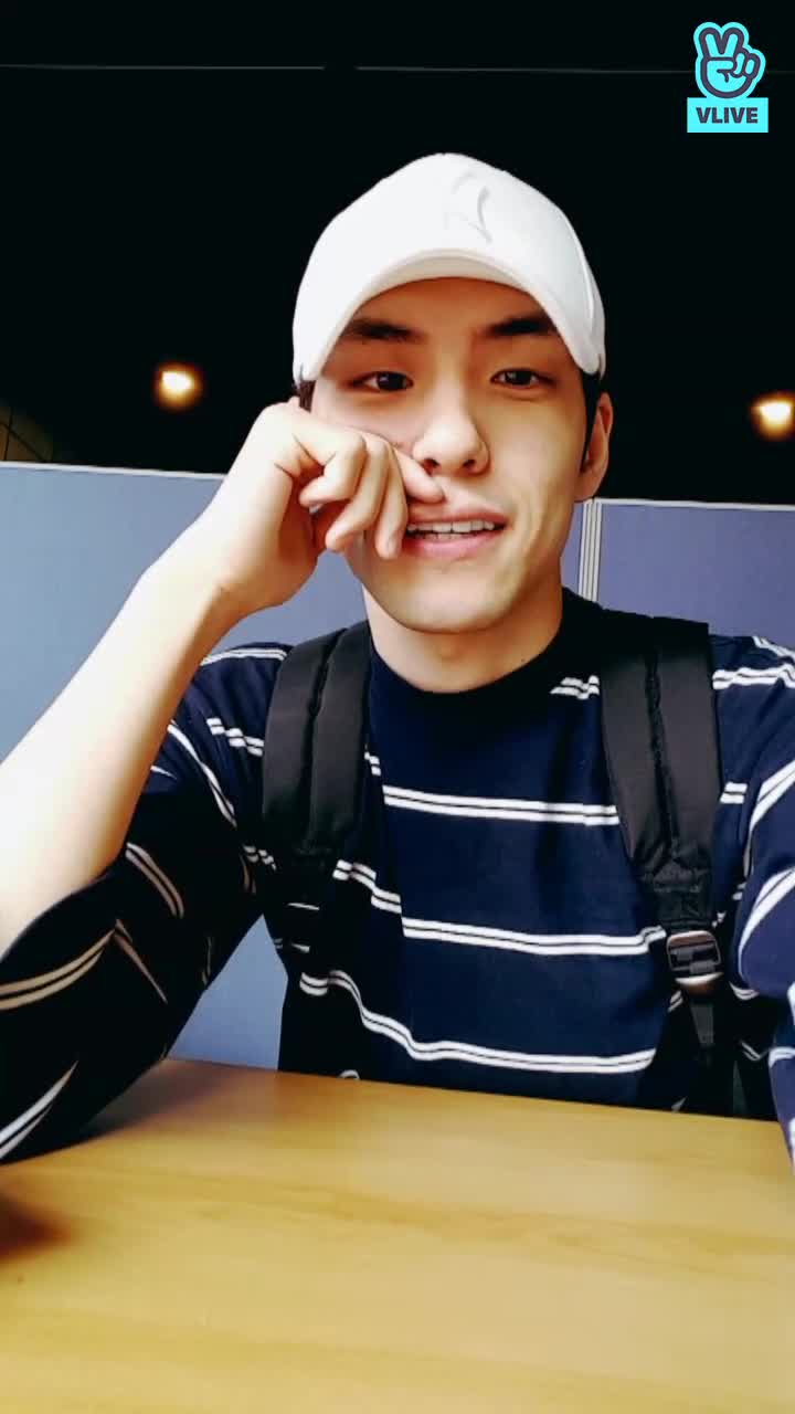 thumbnail 원필의 "월요일" 6분 라이브