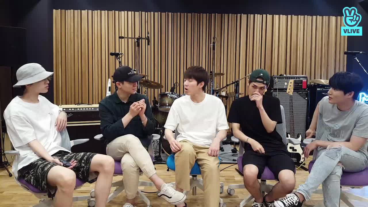 thumbnail DAY6의 깜짝 🎸합주실🥁 집들이 LIVE