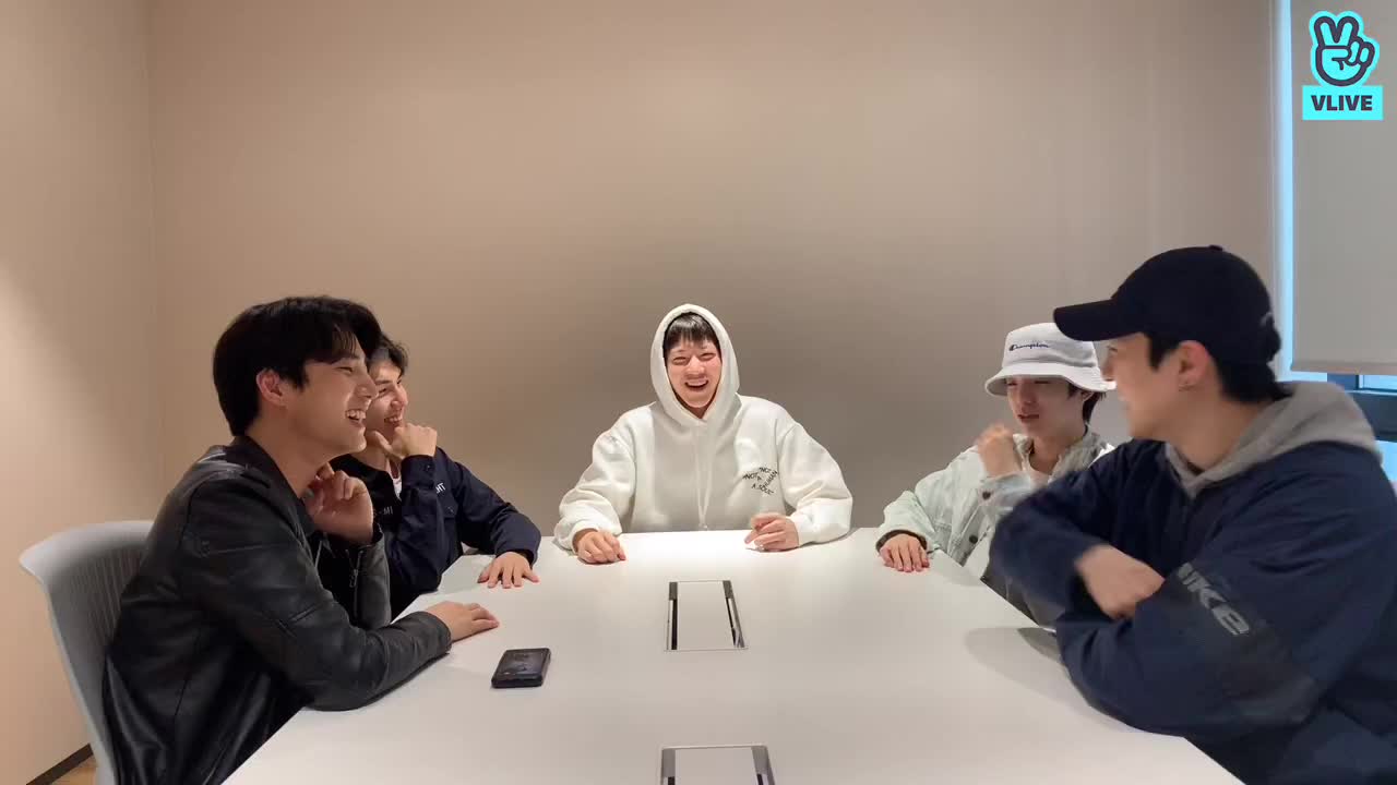 thumbnail 안녕? 오랜만이야🐻🐥🦊🐰🐶