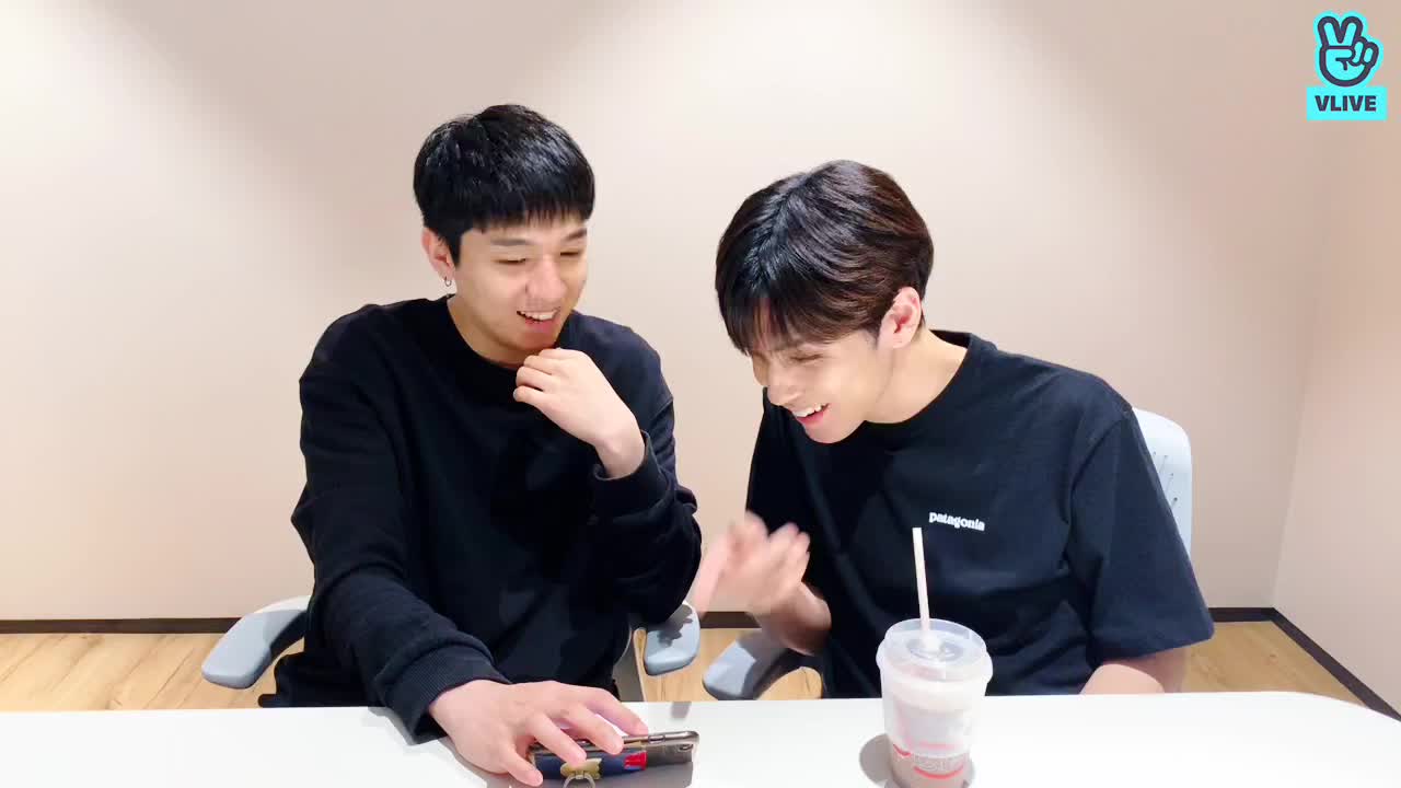 thumbnail 성진 & 원필의 Our V Day