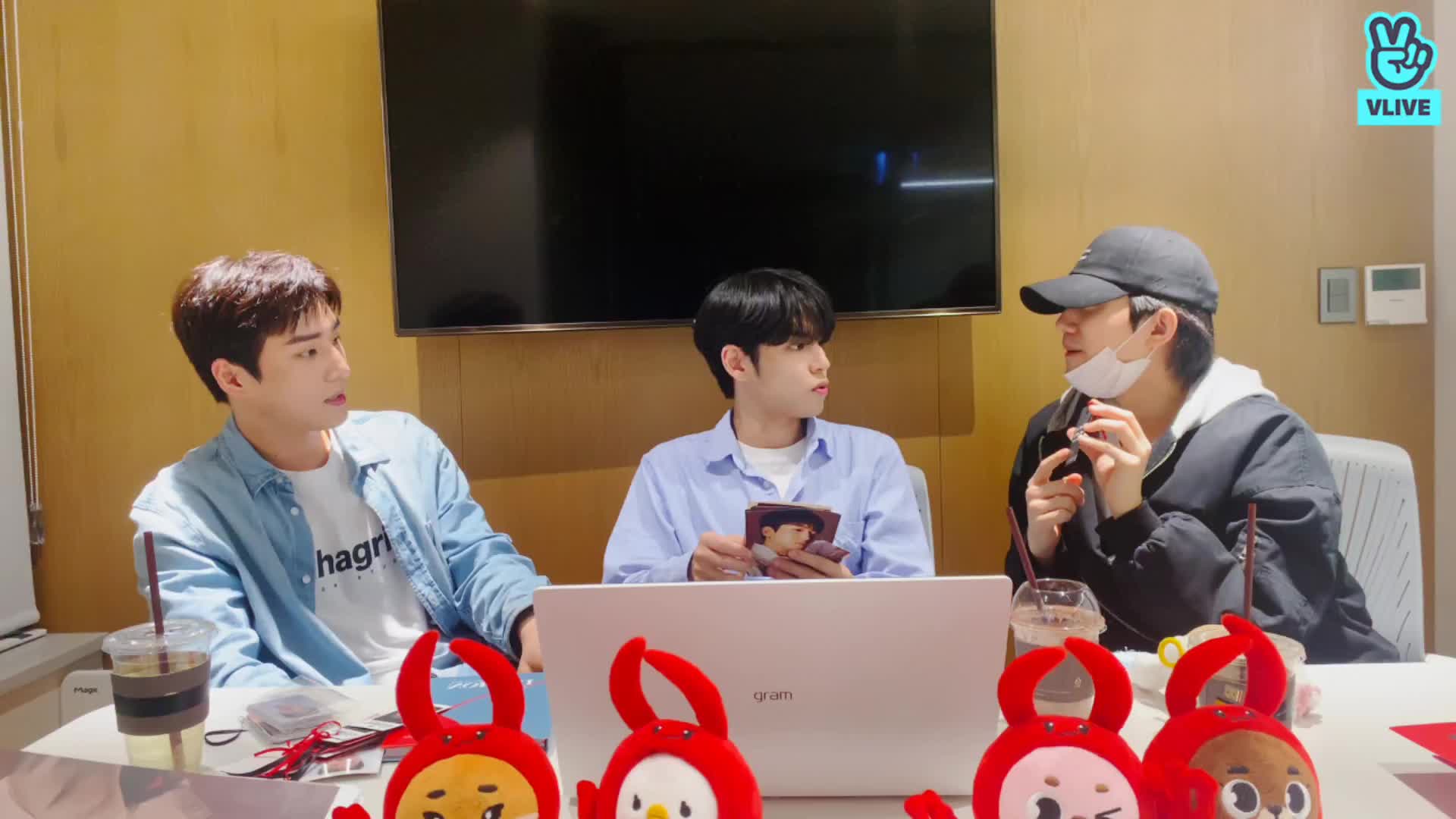 thumbnail DAY6's ZOM'behind'😈
