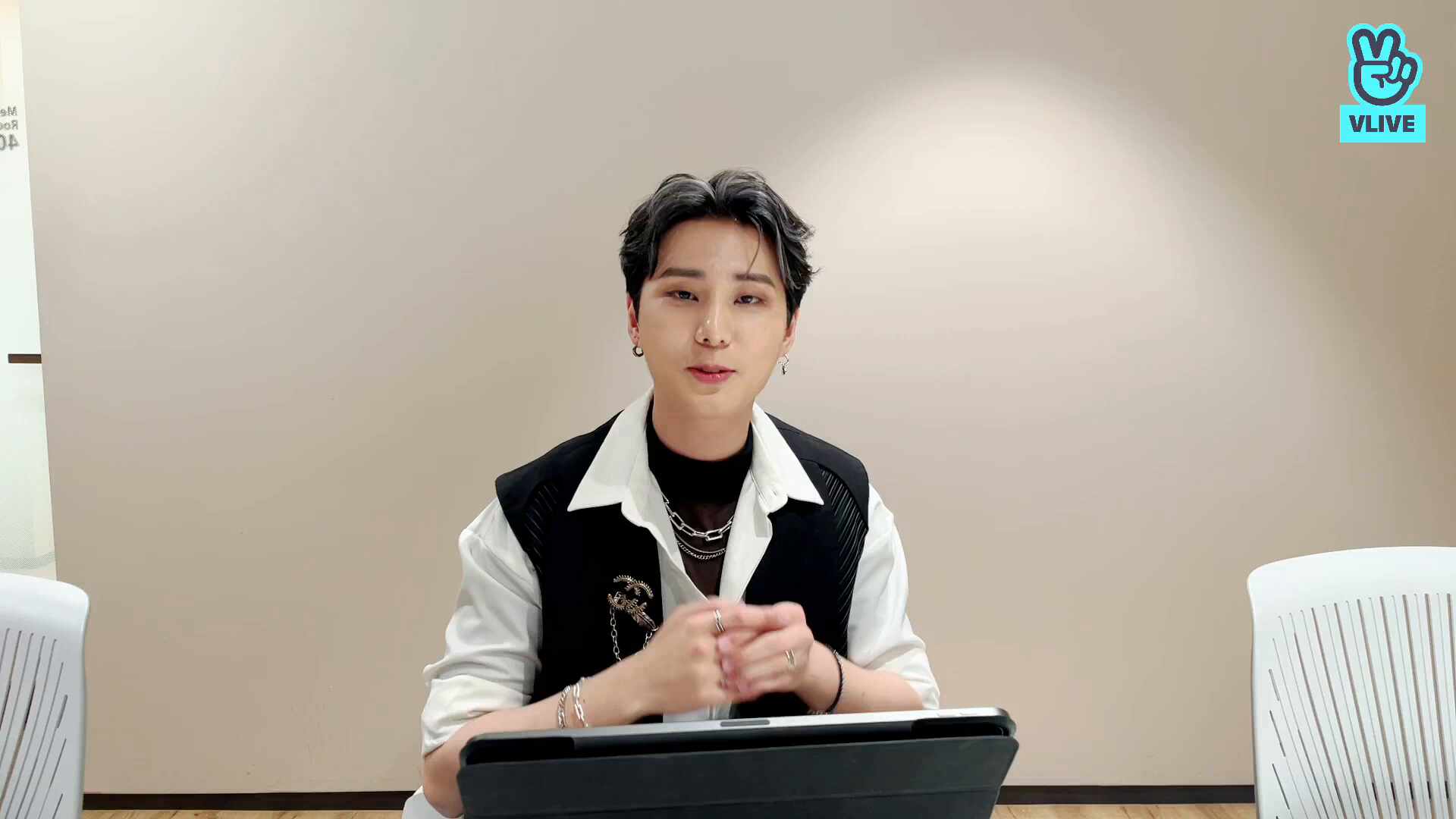 thumbnail 1st fan signing after debut hu huhu